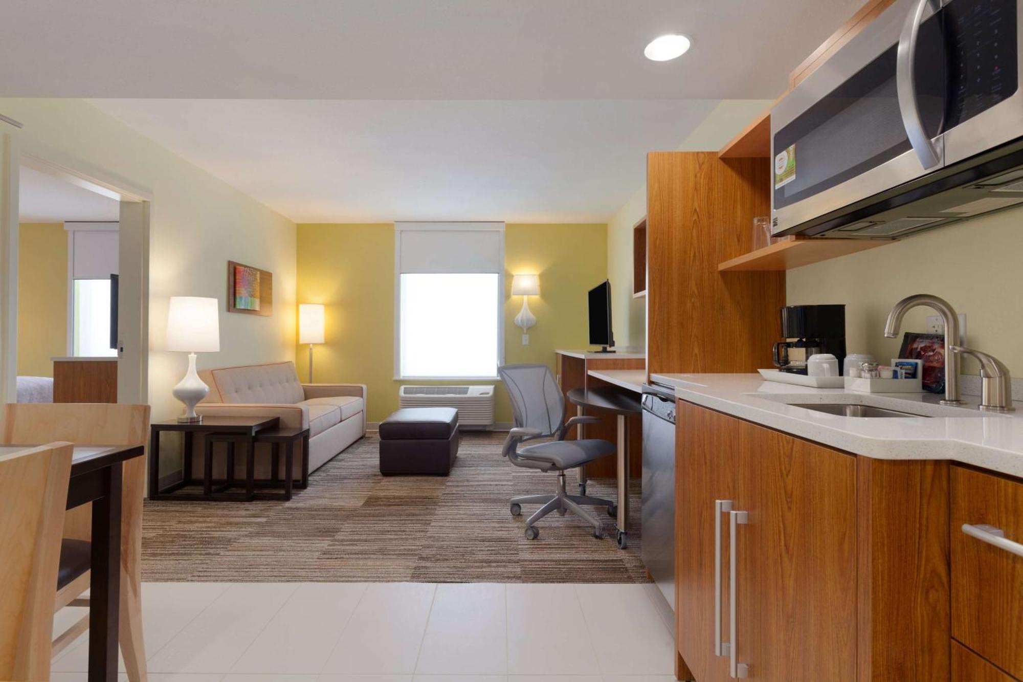 Home2 Suites By Hilton Champaign/Urbana Exterior photo